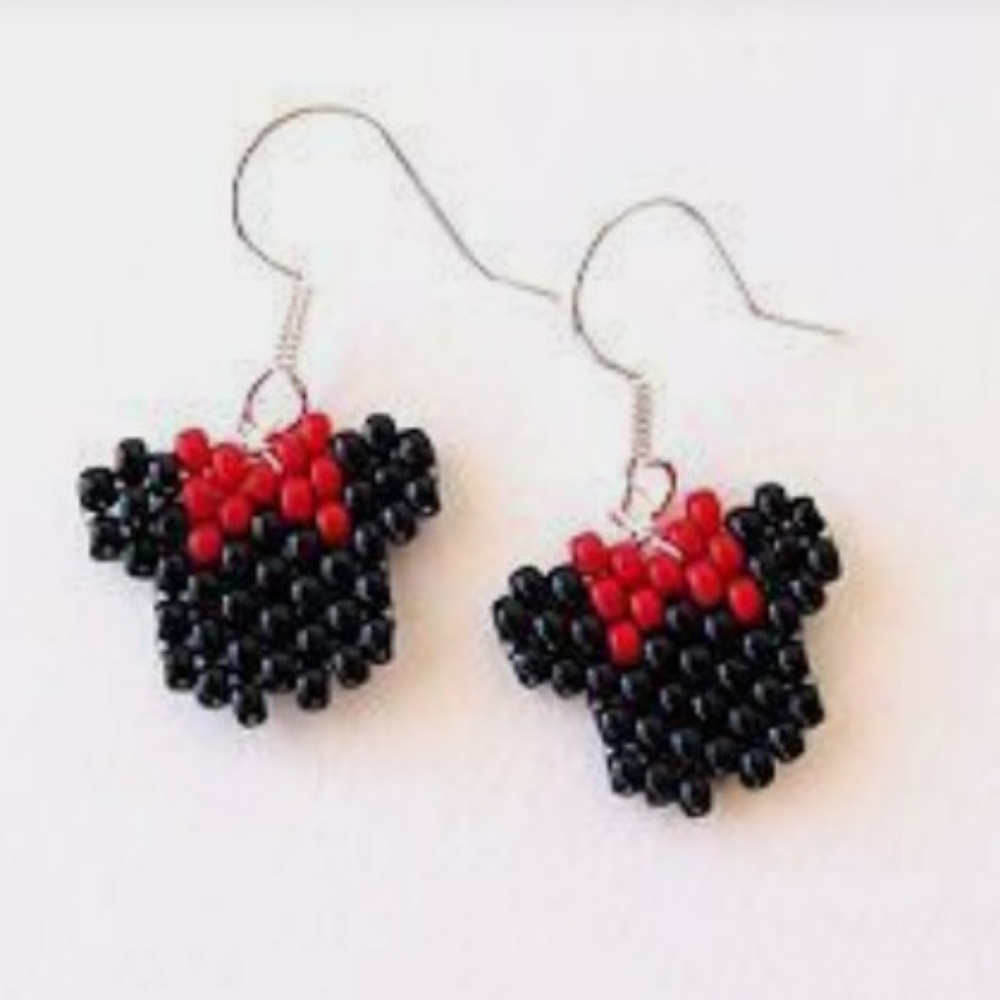 Flat beaded minnie mouse earrings